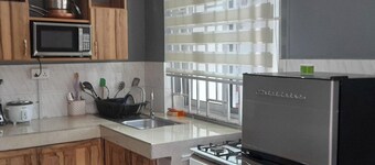1 Bed Sleeps 2 Apartment - Free Parking - Tv