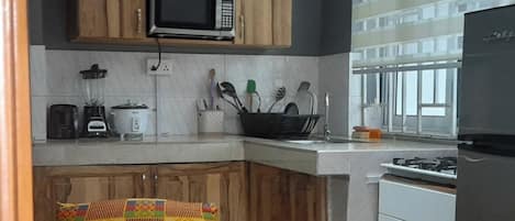 Refrigerador, microondas, horno, placa de cocina