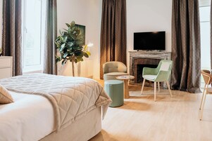 In-room safe, blackout drapes, soundproofing, free WiFi