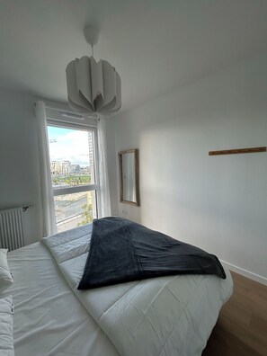 3 habitaciones, tabla de planchar con plancha, wifi y ropa de cama