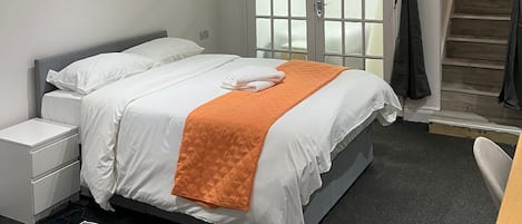 Apartment | 3 bedrooms, free WiFi, bed sheets