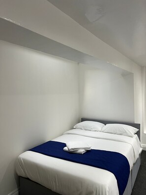 Apartment | 3 bedrooms, free WiFi, bed sheets - Apartment-sleep6-wifi-family Friendly (London)