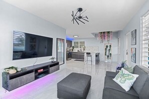 Smart TV - Villa Vista - Panoramic Ocean & Mountain Views (Carolina)