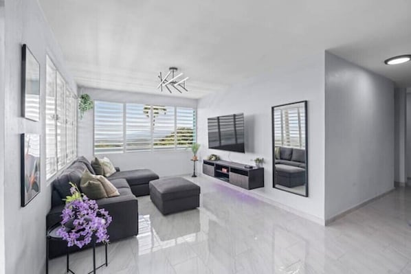 Smart TV - Villa Vista - Panoramic Ocean & Mountain Views (Carolina)