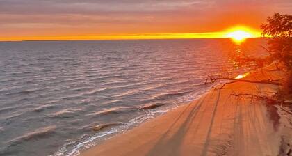 Fabulous Beach House on Elliott Island -beautiful sandy beach, tranquil 6 acres