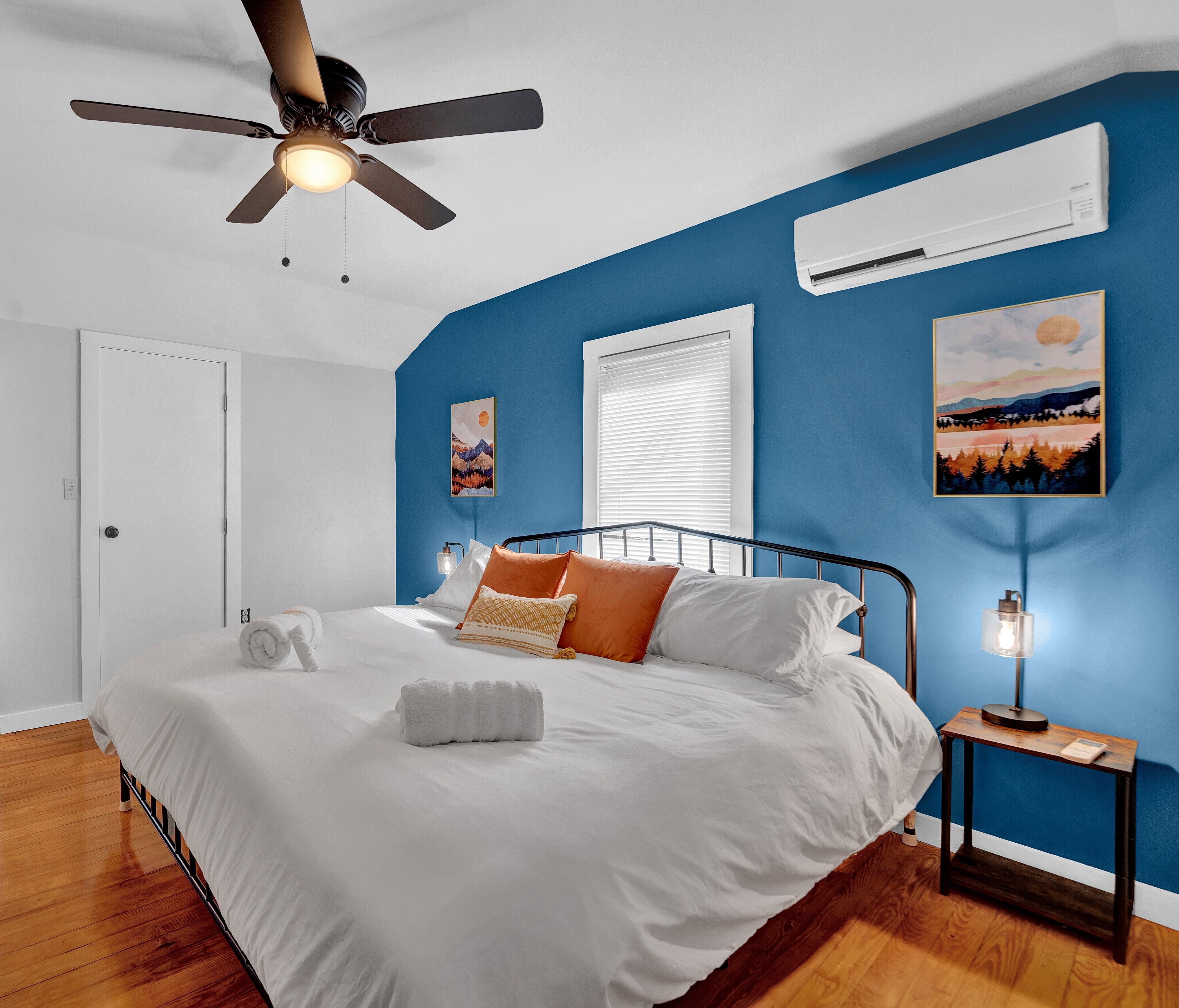 5 soveværelser, skrivebord, strygejern/strygebræt, weekendseng