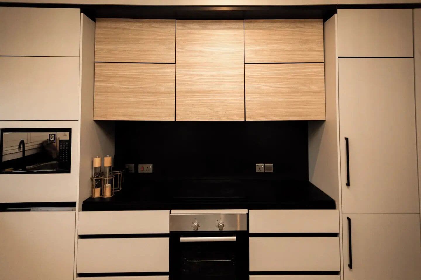 Refrigerador, microondas, horno y parrilla de estufa 