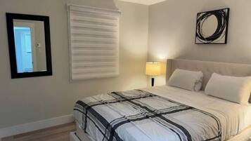 3 slaapkamers, een strijkplank/strijkijzer, gratis wifi, beddengoed