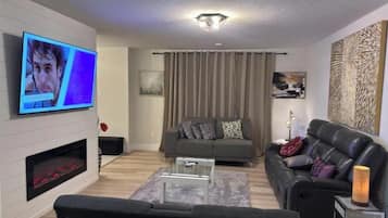 Smart TV, fireplace