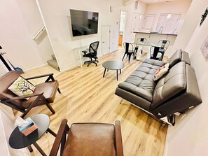 TV, offices - 2 Bd, 2.5 Baths, Sleeps 7/E8 (Reno)