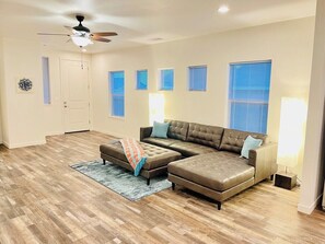 TV, offices - Fernley House/ 5TVs Sleeps 13/Pet OK🦮🐈 (Fernley)