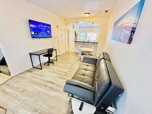 TV - 2 Bd, 2.5 Baths, Sleeps 5/C8 (Reno)