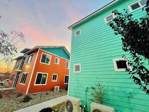 Exterior - Cosy Midtown 1 bedroom number 2/pet ok/sleeps 5 (Reno)