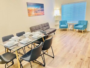 Dining - 2 Bd, 2.5 Baths, Sleeps 6/G9 (Reno)