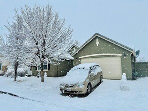 Property grounds - 22 Min to Ski 5 TVs Sleeps 13 (Reno)