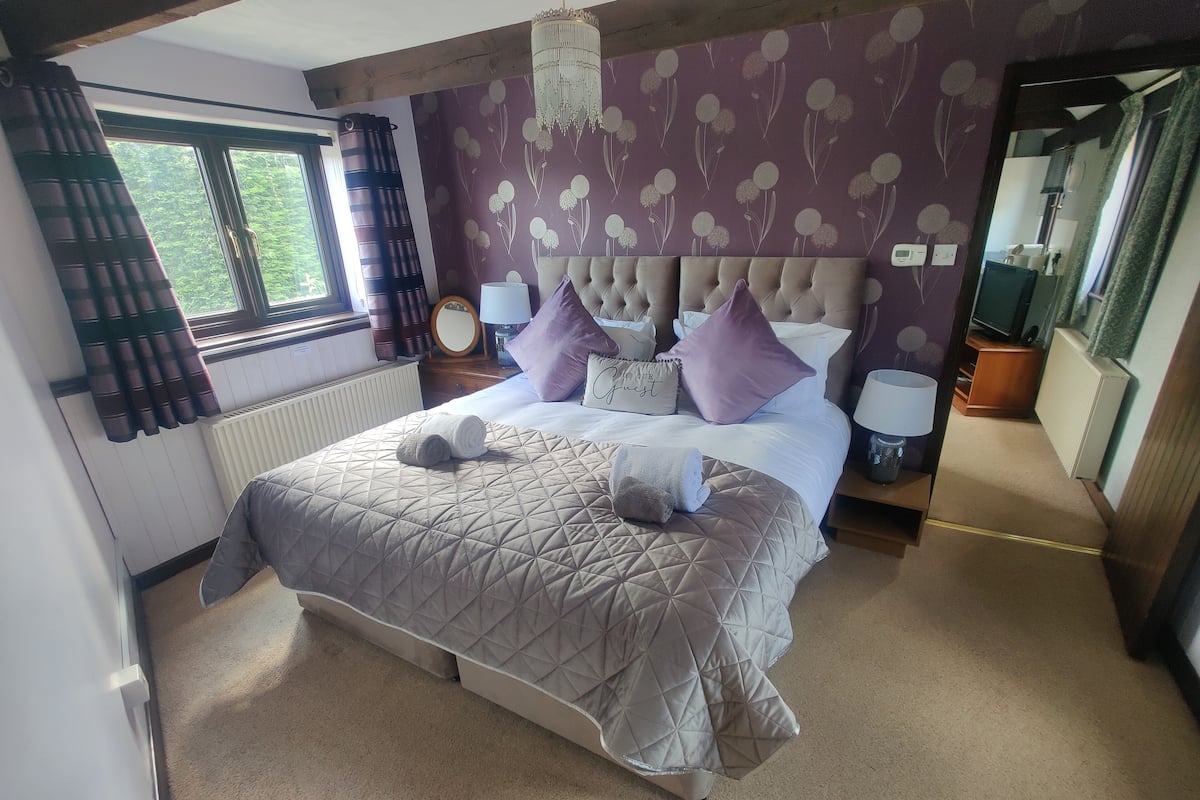 Cottage, 2 Bedrooms | 2 bedrooms, hypo-allergenic bedding, pillowtop beds