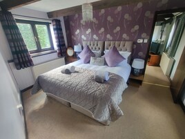 Cottage, 2 Bedrooms | Hypo-allergenic bedding, pillowtop beds, individually decorated