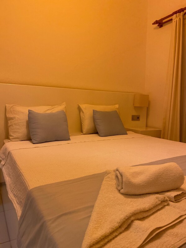 Meja, Wi-fi percuma, cadar katil