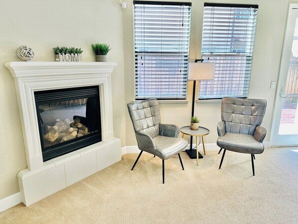 Interior - 3-Bedroom south Reno/Sleeps10 (Reno)