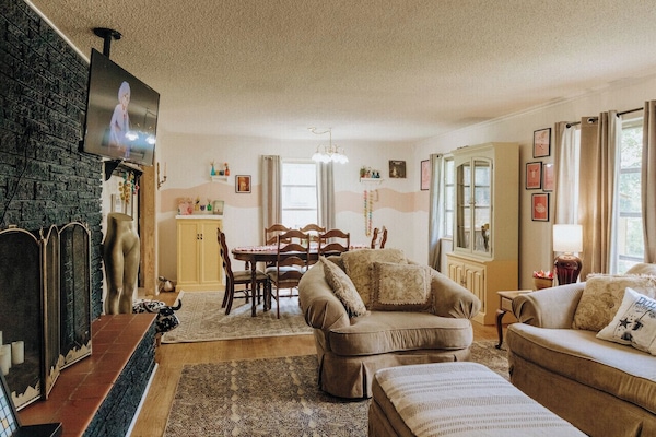 42-inch flat-screen TV with digital channels, fireplace