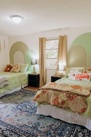 3 kamar tidur dan didekorasi berbeda-beda