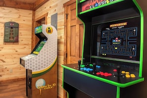Games room - Serenity Mountain Pool Lodge (Sevierville)