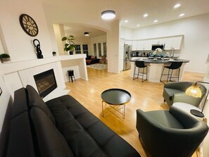 TV - 3Bedroom/Sleeps12/Pet OK/4TVs (Reno)