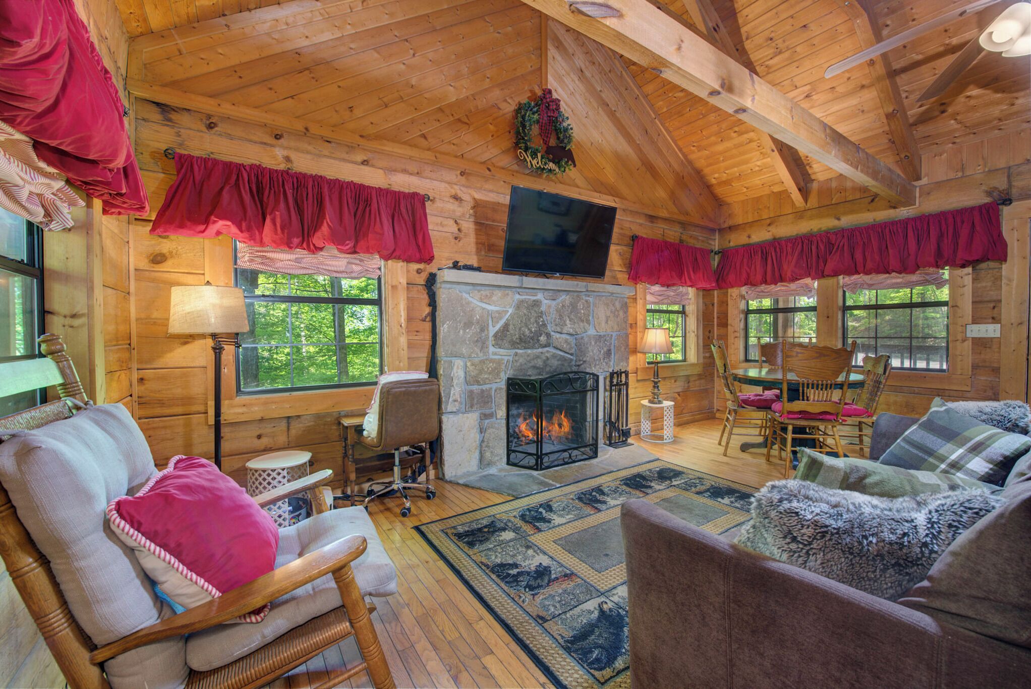 Televisión de pantalla plana, chimenea