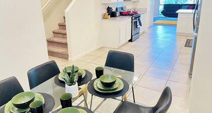 Vista Retreat,10 Min to Convention Center,4TVs