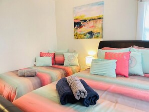 3 bedrooms, iron/ironing board, WiFi - 3Bedroom/1.5Bath/Pet Ok/Sleeps9 (Reno)