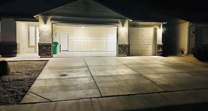 4-Bedroom 5TVs Sleeps 13/Pet OK