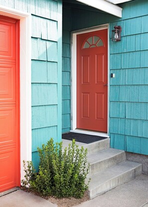 Exterior detail - Sapphire by West University/pet OK/Sleeps 8 (Reno)