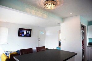 Dining - Sapphire by West University/pet OK/Sleeps 8 (Reno)