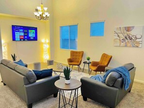 TV, fireplace, offices - Gorgeous S Reno 5BD 13Beds W7TVs Sleeps18 SuperFAST WIFI (Reno)