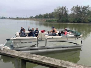 1 bedroom, free WiFi, bed sheets - RV#2 stay on Lake Livingston, large slide out (Onalaska)