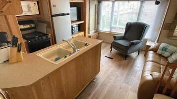 ุงูู
ูุดุฃุฉ ู
ู ุงูุฏุงุฎู