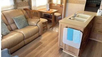 ุชููุฒููู ุฐููุ ู
ุฏูุฃุฉ