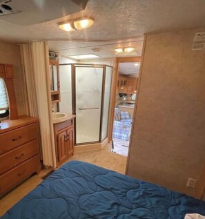 1 habitación, wifi gratis y ropa de cama