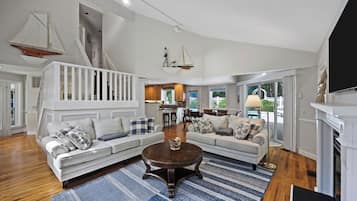 Smart TV, fireplace, table tennis