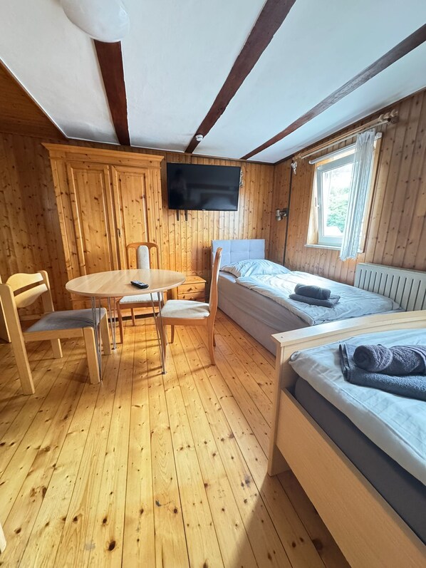 Habitación triple, baño privado | Wifi gratis 