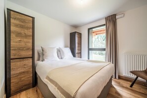 2 室のベッドルーム、アイロン / アイロン台、WiFi (無料)、ベッドシーツ