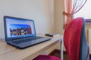 2 bedrooms, desk, iron/ironing board, free WiFi - Poli Family House by Wonderful Italy (Turin)