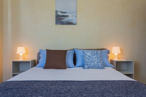 2 habitaciones, escritorio, tabla de planchar con plancha y wifi gratis 