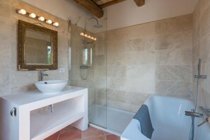 Dusche, Haartrockner, Bidet