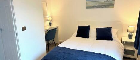 2 soverom, strykejern/-brett, wi-fi og sengetøy