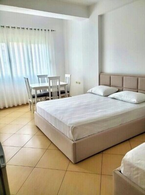 1 bedroom, iron/ironing board, WiFi, bed sheets - Central Studio Apartment Vlorë (Vlora)