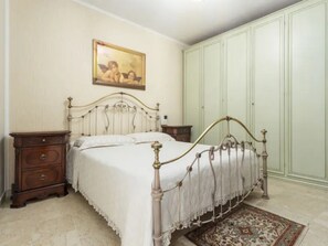 Casa Confort, balcón | 2 dormitorios, tabla de planchar con plancha, wifi gratis y ropa de cama