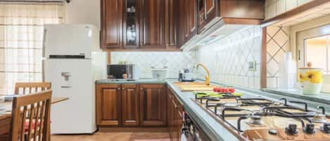 Comfort House, Balcony | Private kitchen | Espresso maker