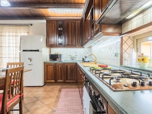Comfort House, Balcony | Private kitchen | Espresso maker