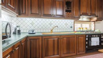 Comfort House, Balcony | Private kitchen | Espresso maker